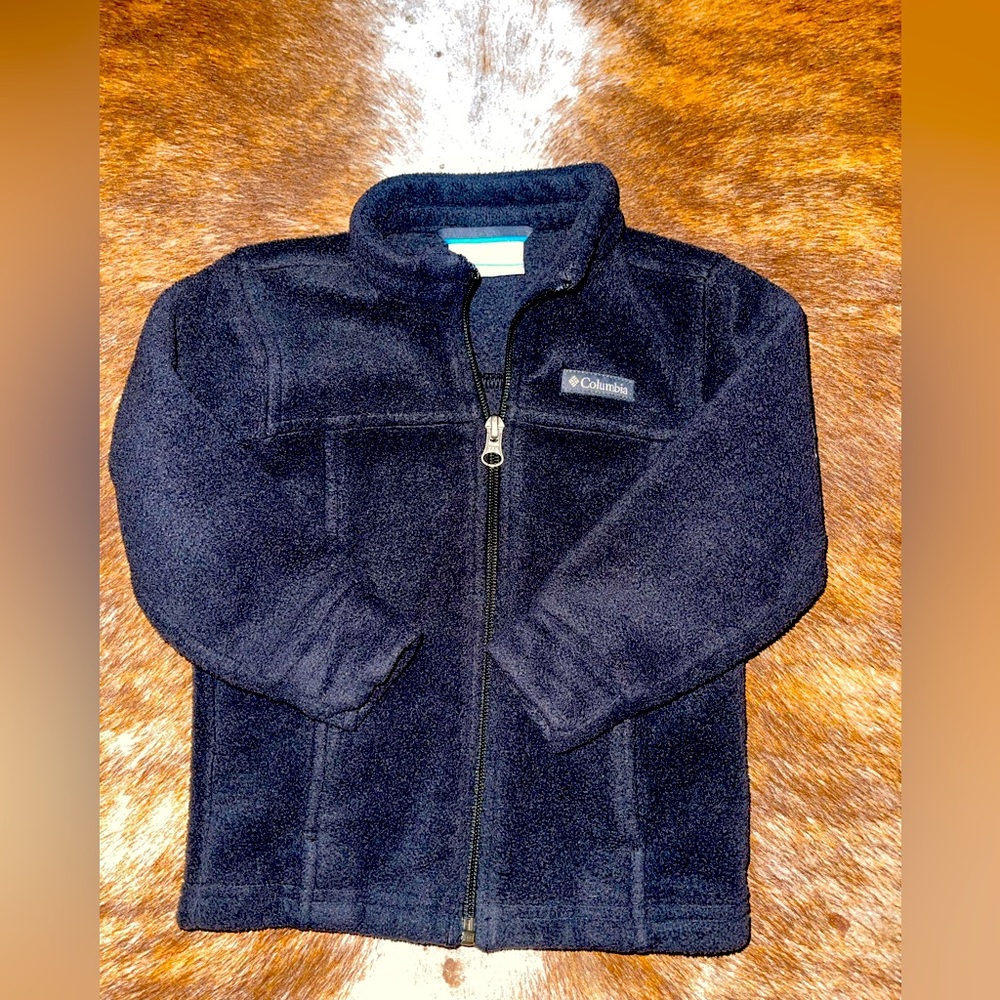 Black Columbia jacket, VGUC! No wear or tear on item!